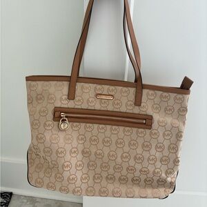 Michael Kors tote bag. Never used. Excellent condition